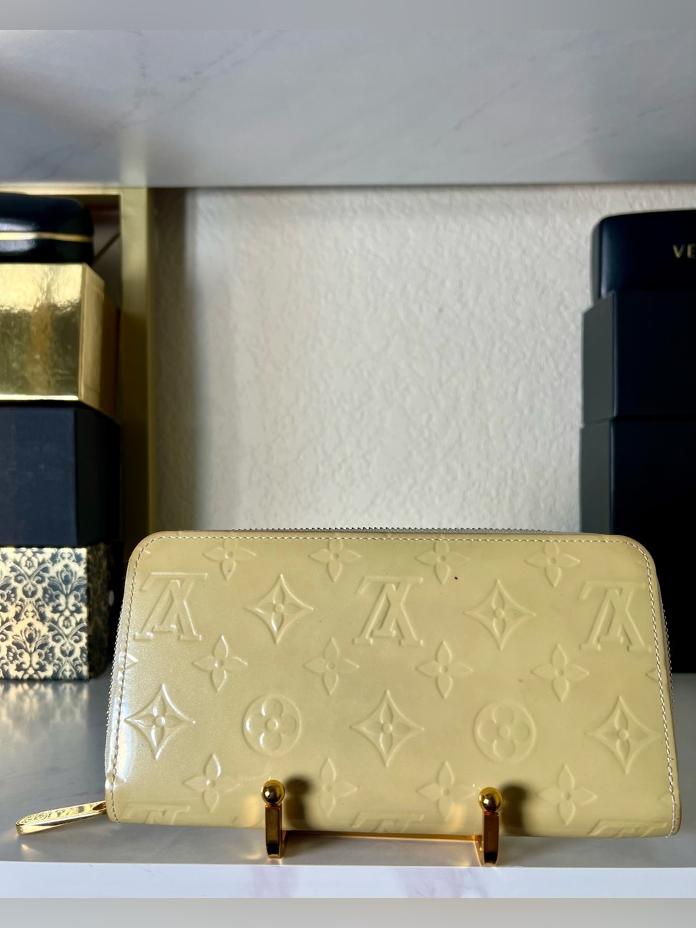 Louis Vuitton Neutrals Monogram Zippy Vernis Wallet - Picture 16 of 16